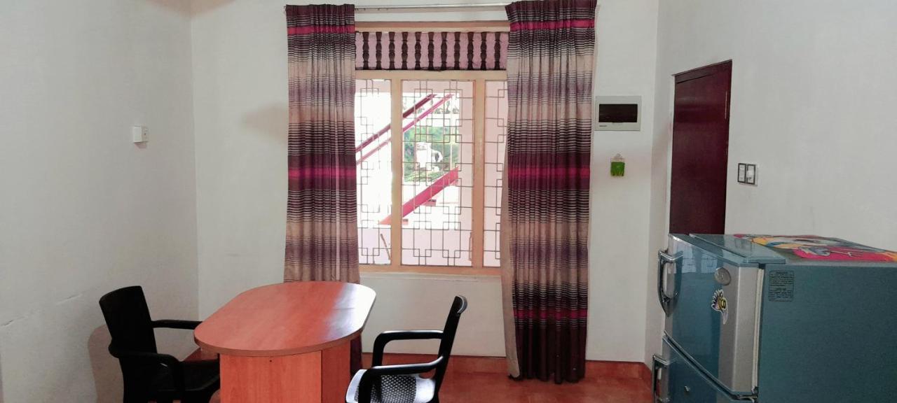 Hotel 100 Dehiwala-Mount Lavinia Екстер'єр фото