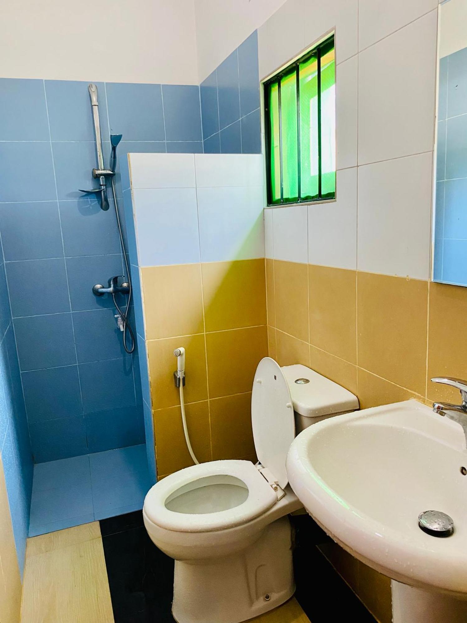 Hotel 100 Dehiwala-Mount Lavinia Екстер'єр фото