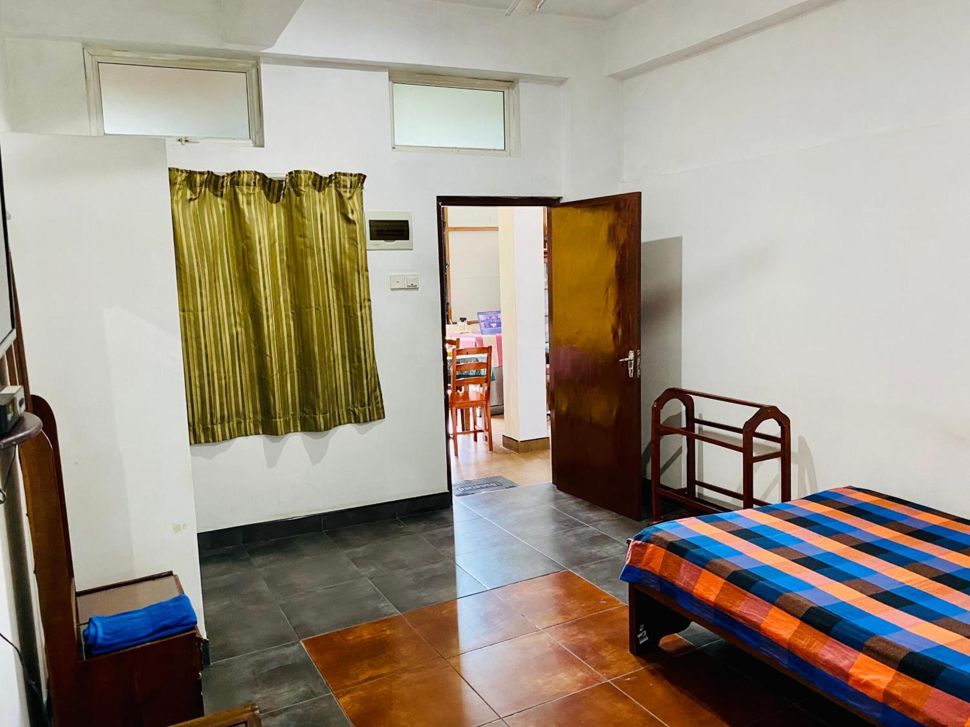 Hotel 100 Dehiwala-Mount Lavinia Екстер'єр фото