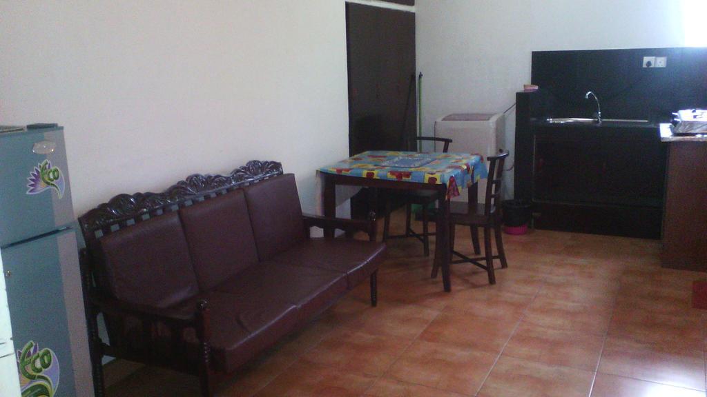 Hotel 100 Dehiwala-Mount Lavinia Екстер'єр фото