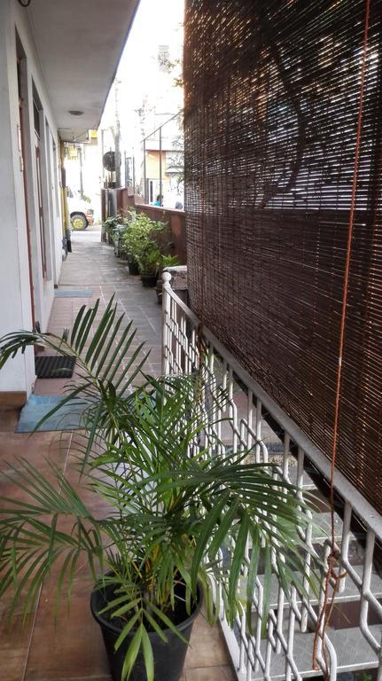 Hotel 100 Dehiwala-Mount Lavinia Екстер'єр фото