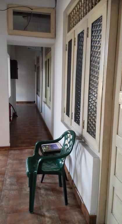 Hotel 100 Dehiwala-Mount Lavinia Екстер'єр фото