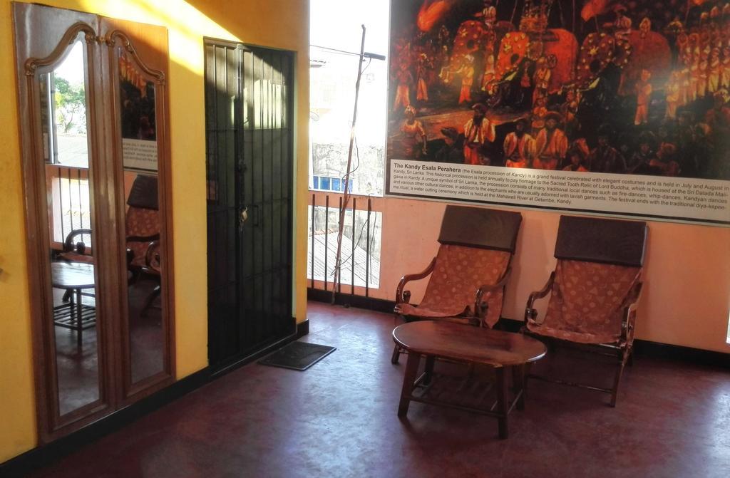 Hotel 100 Dehiwala-Mount Lavinia Екстер'єр фото