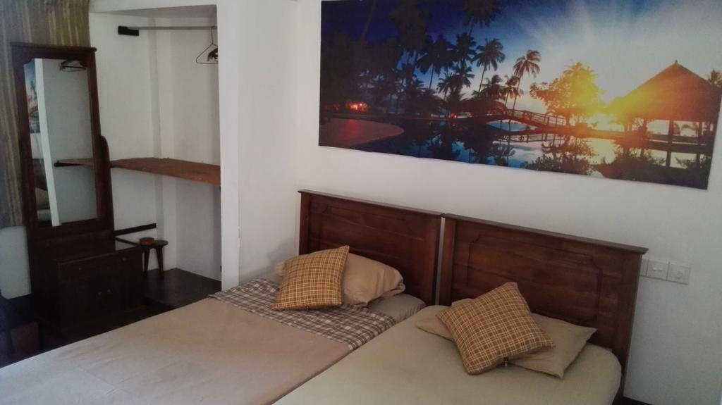 Hotel 100 Dehiwala-Mount Lavinia Екстер'єр фото