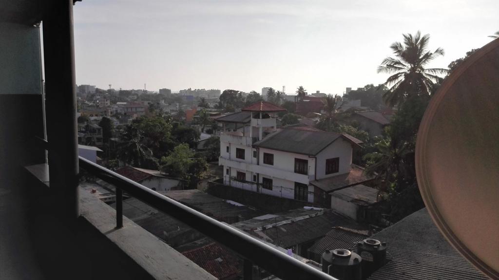 Hotel 100 Dehiwala-Mount Lavinia Екстер'єр фото